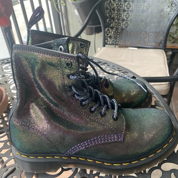 Limited edition docs - Picture 3 of 3